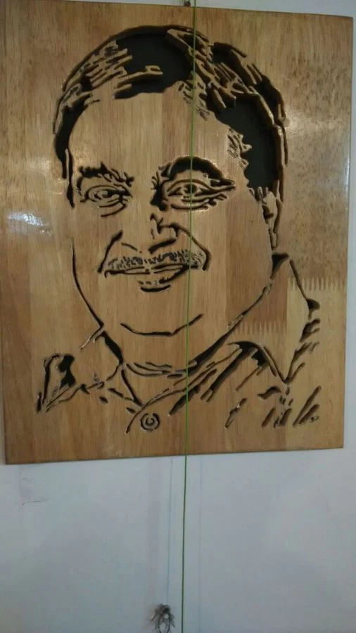 Wood portrait of a public figure, cut on a single panel